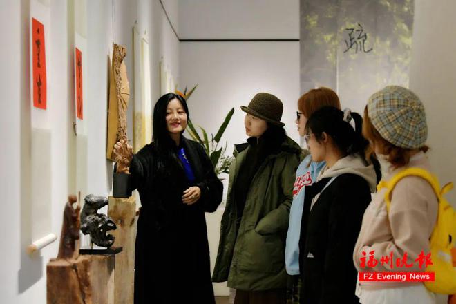 80后根雕艺术家张微_中国根雕之乡_福州仓山区根雕艺术展
