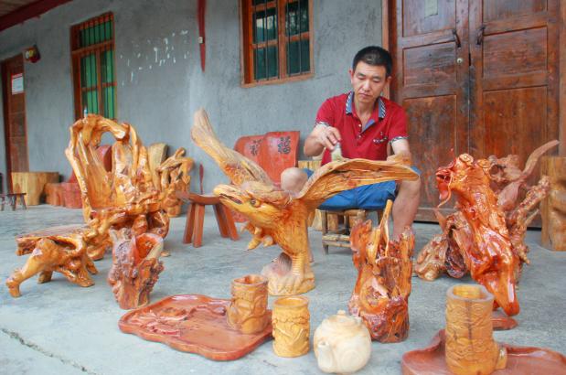 失聪者木雕艺术_手工木雕师安廷斌_最简单小木雕