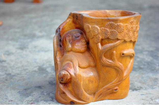 手工木雕师安廷斌_最简单小木雕_失聪者木雕艺术