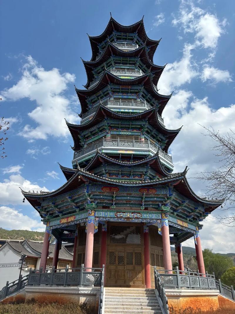 剑川木雕艺术小镇_剑川黑陶制作工艺_云南木雕市场在哪里