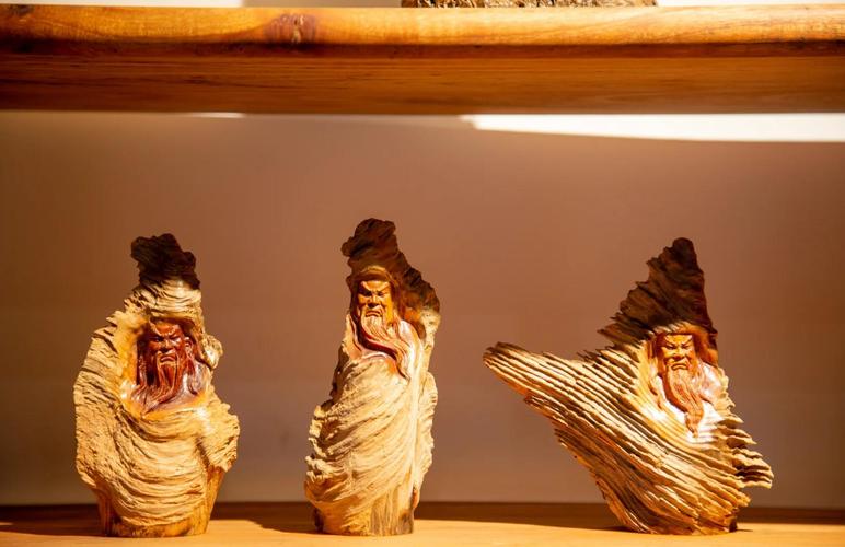 剑川木雕艺术小镇_云南木雕市场在哪里_剑川黑陶制作工艺