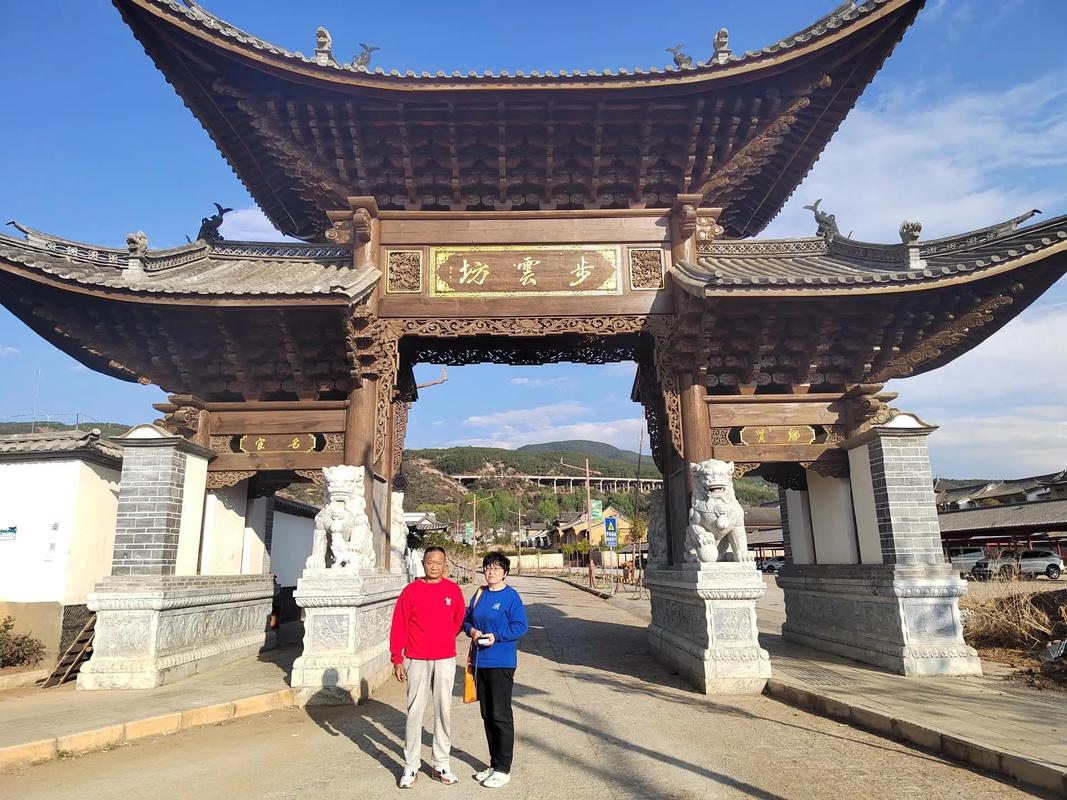 剑川木雕艺术小镇_剑川黑陶制作工艺_云南木雕市场在哪里