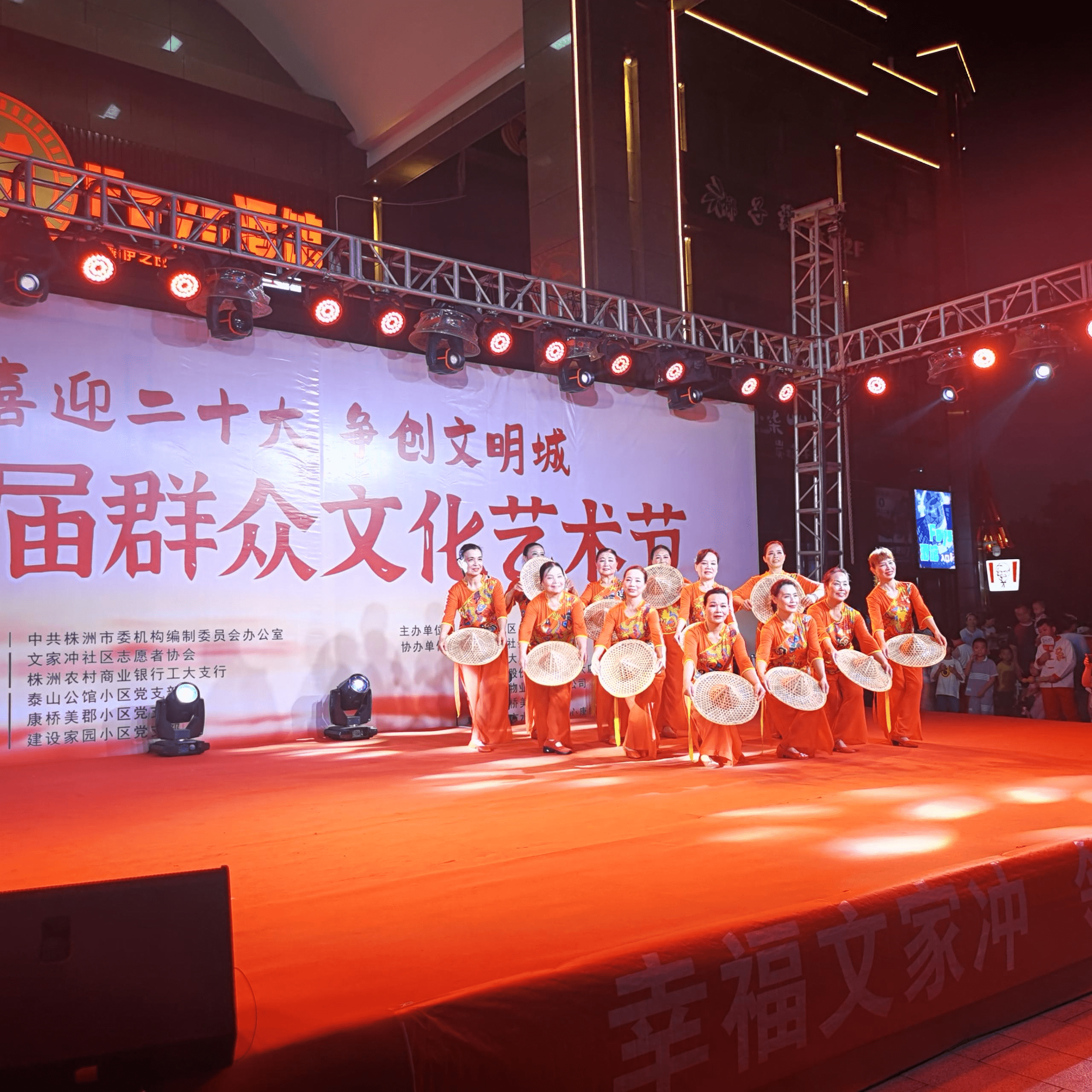 开业庆典主持人主持词_公司一周年庆典主持词_公司搬迁庆典主持词