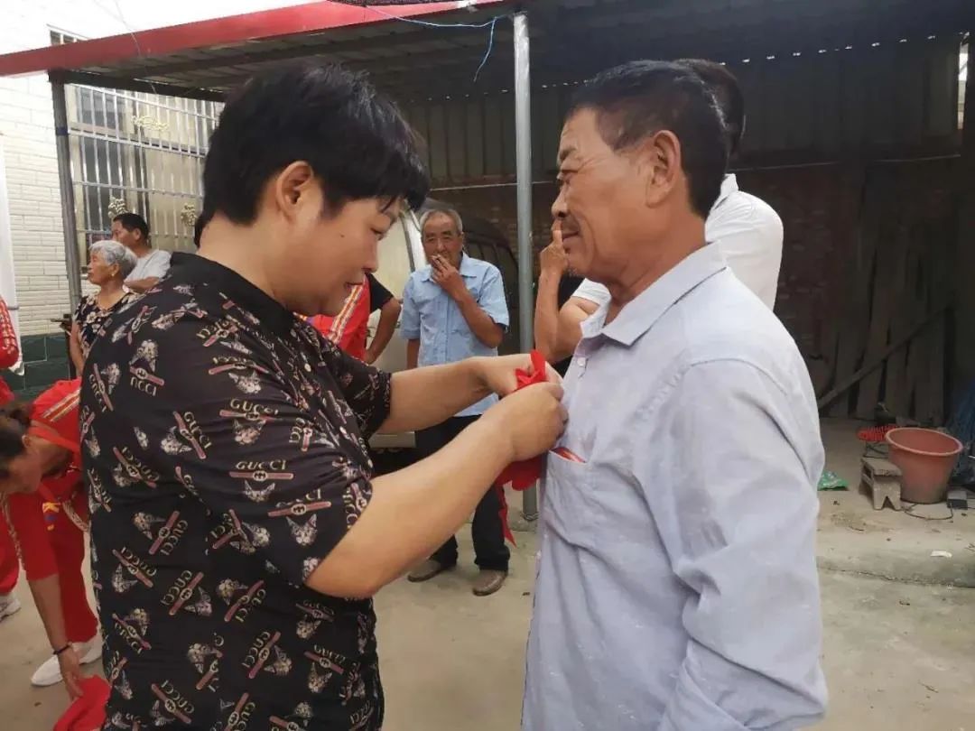 赠送考上大学牌匾_怎么在qq上赠送q币_颐和园前门牌楼牌匾上