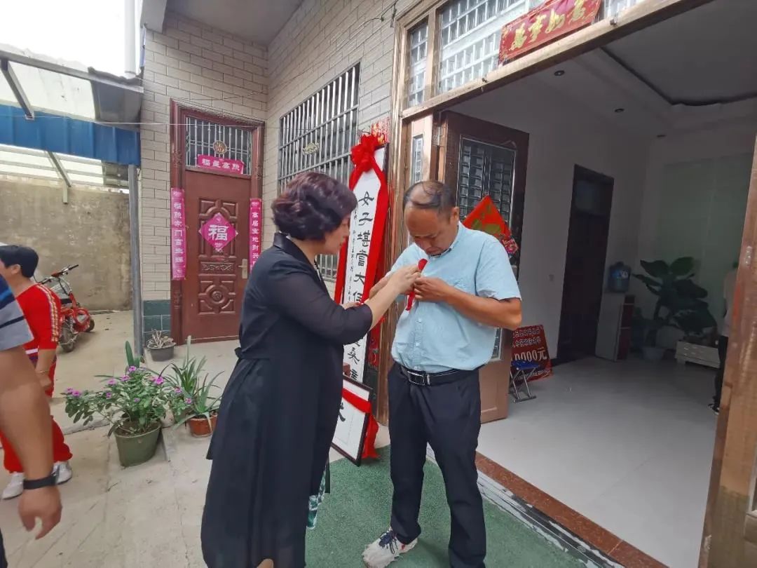 怎么在qq上赠送q币_赠送考上大学牌匾_颐和园前门牌楼牌匾上