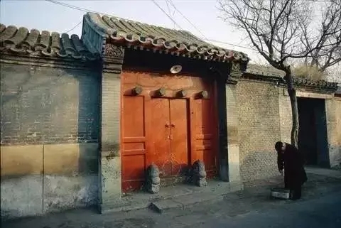 四合院大门开在哪个角_四合院大门方位_四合院大门牌匾尺寸