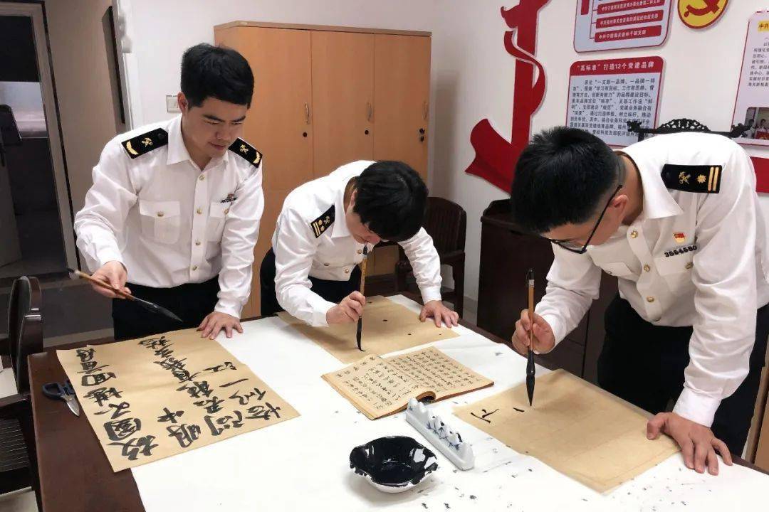 绘画著名人和故事50字_著名的二字匾额_著名数学的小故事300字