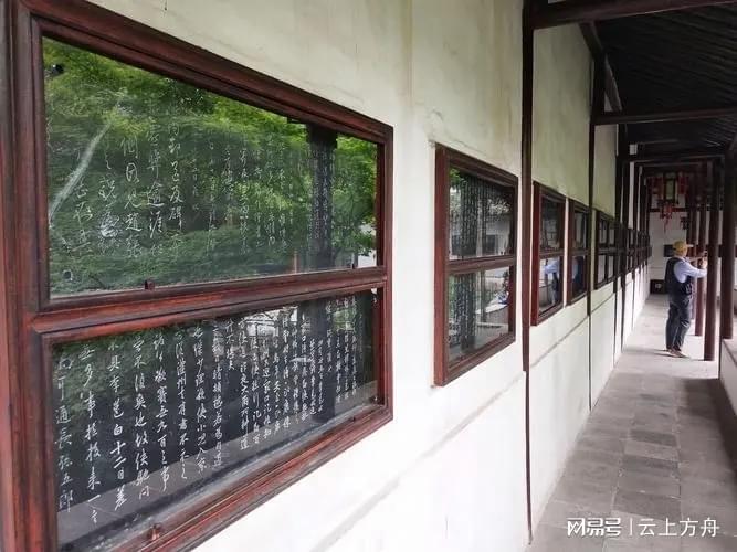 太和殿匾额对联_匾额联_爱新觉罗·溥杰临洮县卧龙寺匾额