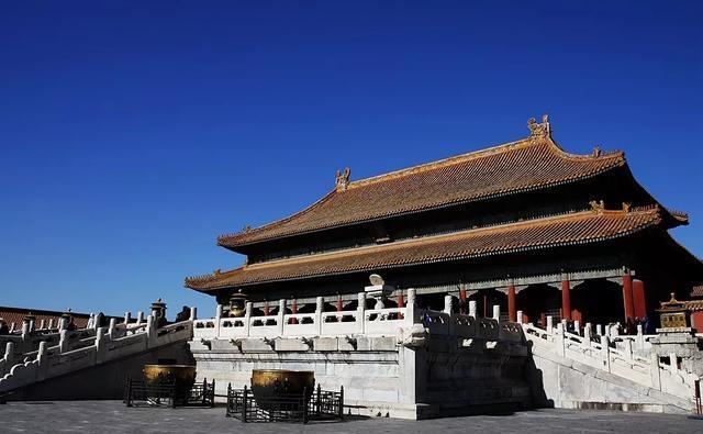 乾清宫正大光明匾上的小字写的是什么