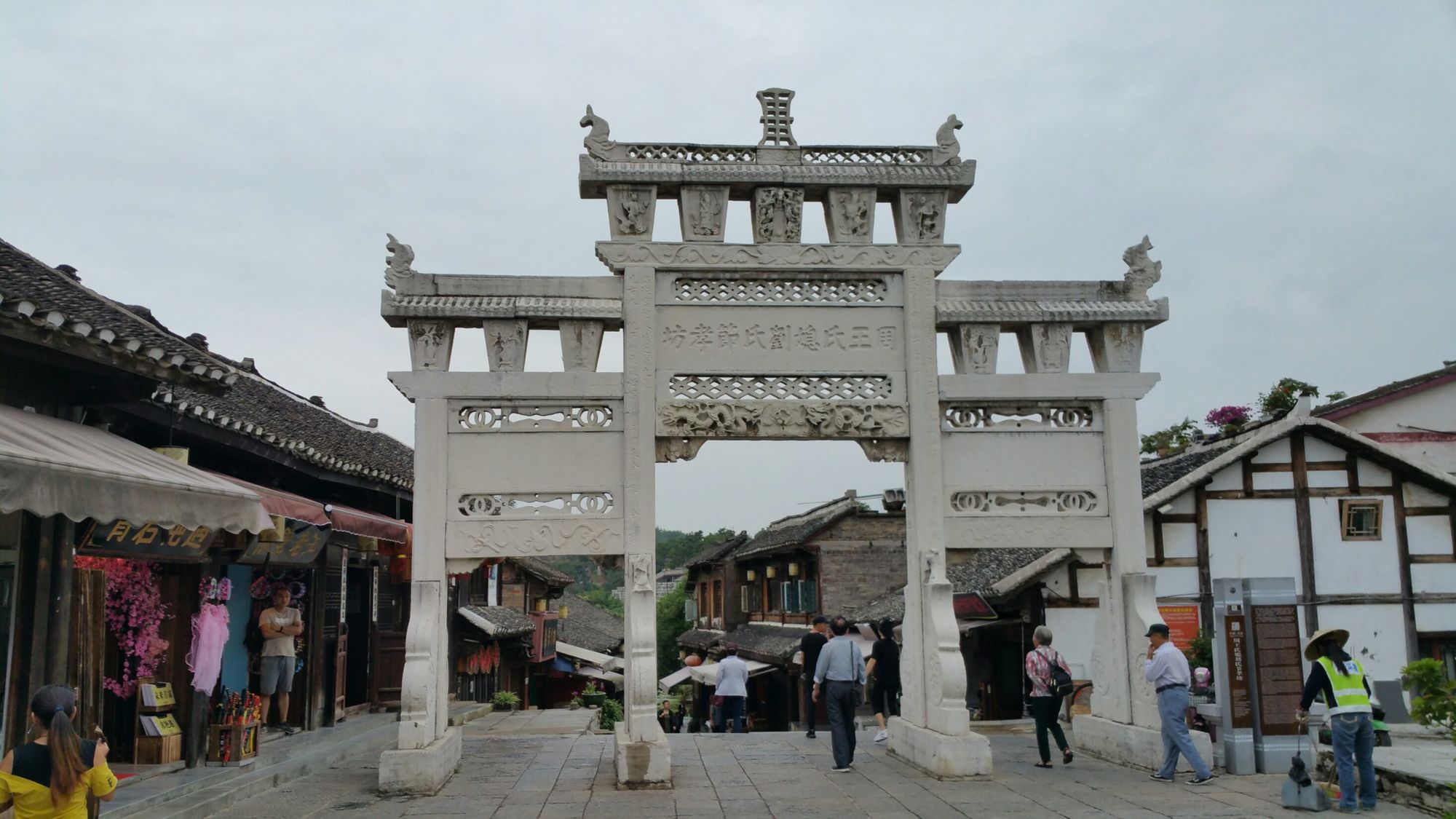 牌坊匾额两边的木板叫什么名字_牌坊匾额图片_牌坊匾额