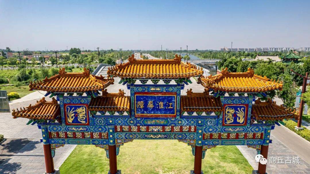 牌坊匾额图片_牌坊匾额两边的木板叫什么名字_牌坊匾额