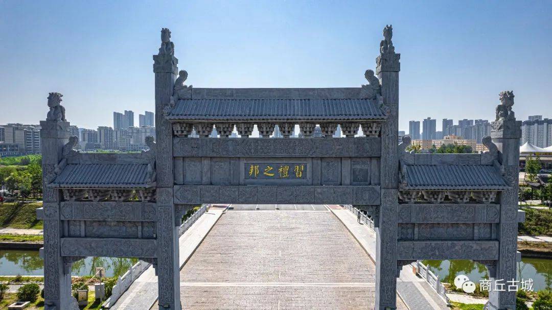 牌坊匾额两边的木板叫什么名字_牌坊匾额图片_牌坊匾额