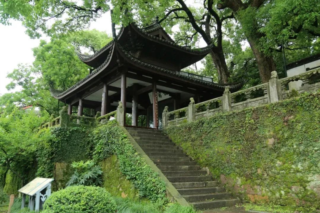 亭子的匾额挂在什么位置_亭子牌匾名字大全_古亭子匾额