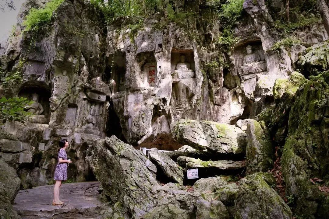 古亭子匾额_亭子的匾额挂在什么位置_亭子牌匾名字大全