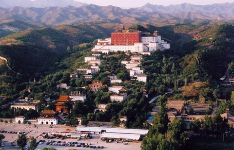 承德避暑山庄，是清王朝的夏季行宫