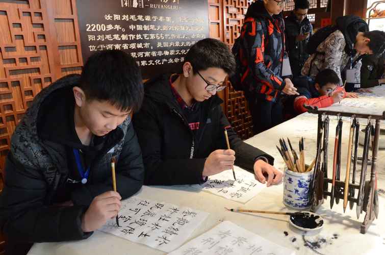 书法匾额特点有哪些_匾额书法有什么特点_书法匾额