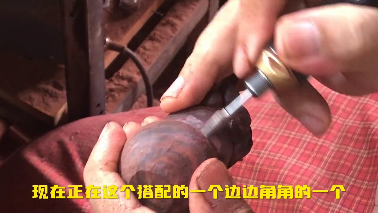 海南黄花梨工艺品制作步骤_什么是好的木雕工艺_海南黄花梨葫芦雕刻过程