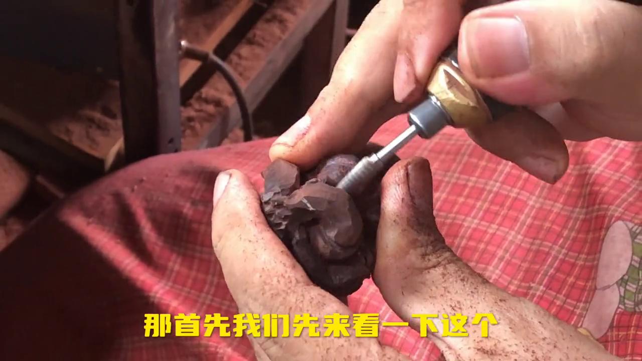海南黄花梨工艺品制作步骤_什么是好的木雕工艺_海南黄花梨葫芦雕刻过程