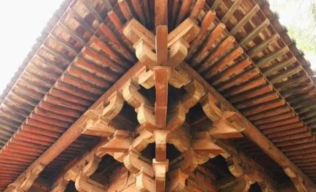 斗拱结构艺术_中国传统木雕介绍_中国古建筑脊兽文化