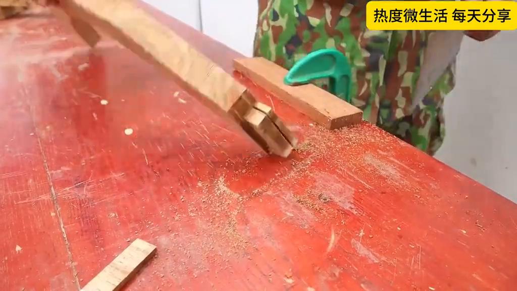 木工技术大全视频教程_创意木制茶几制作教程_木板变茶几制作过程