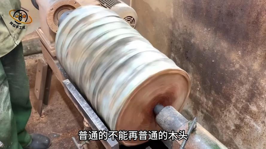 简单手工雕刻_纯手工木工工艺制作过程_天才木工烂木头花瓶