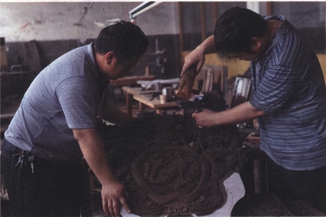 木头佛像雕刻_三峡阴沉木家具制作_奉节阴沉木雕刻技艺