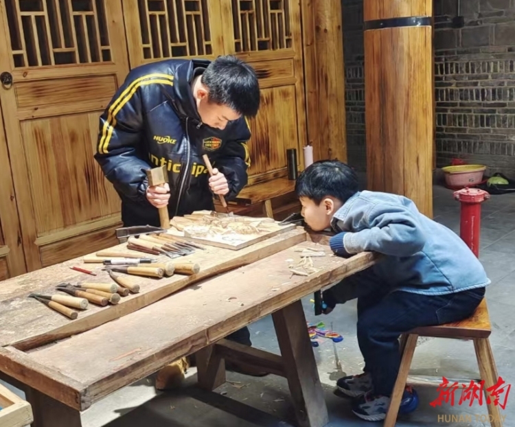 洞庭木雕，刀尖上的洞庭情