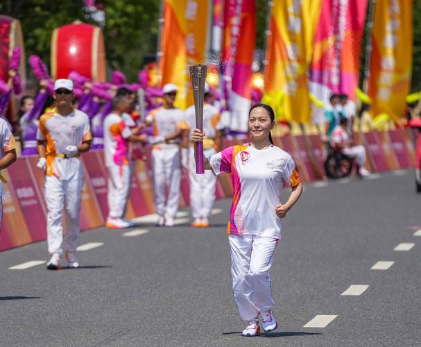 东阳木雕国家级非物质文化遗产_东阳木雕组图_杭州亚运会颁奖花束木雕