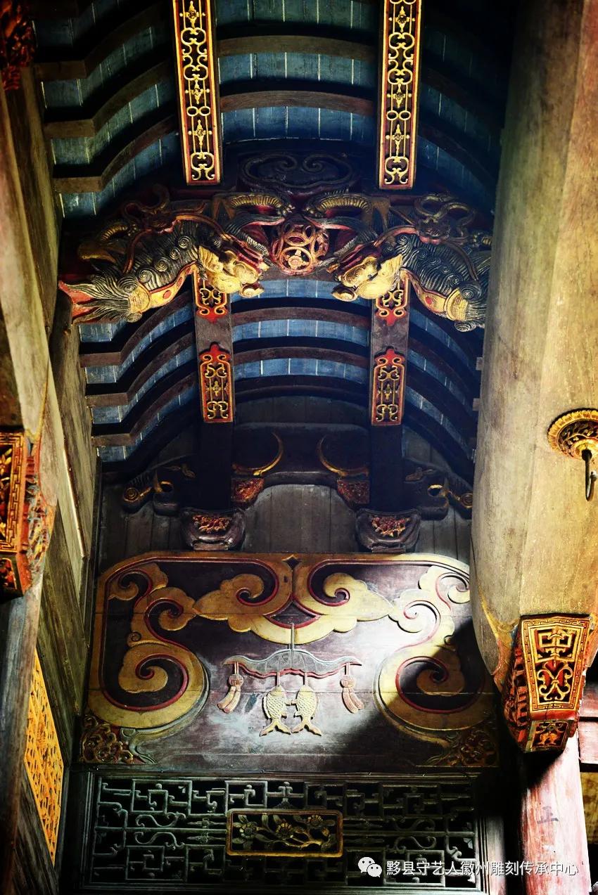 徽派建筑承志堂拱棚式天花板_吉祥传统木雕图案_徽州木雕拱棚仰视图