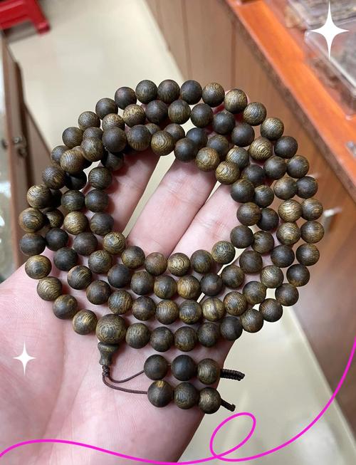 沉香价格暴涨_沉香收藏市场分析_一万元一克的木头