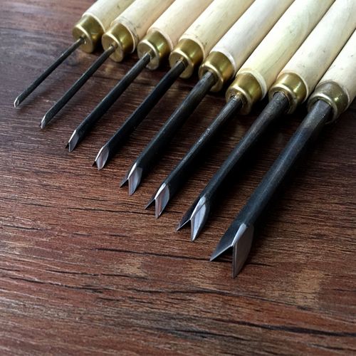 木工雕刻刀购买地点_工艺品一条街雕刻工具_手工雕刻木头小人
