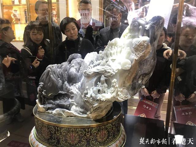 巨型和田玉雕刻_释迦牟尼法相_百花奖金奖作品_玉雕工艺