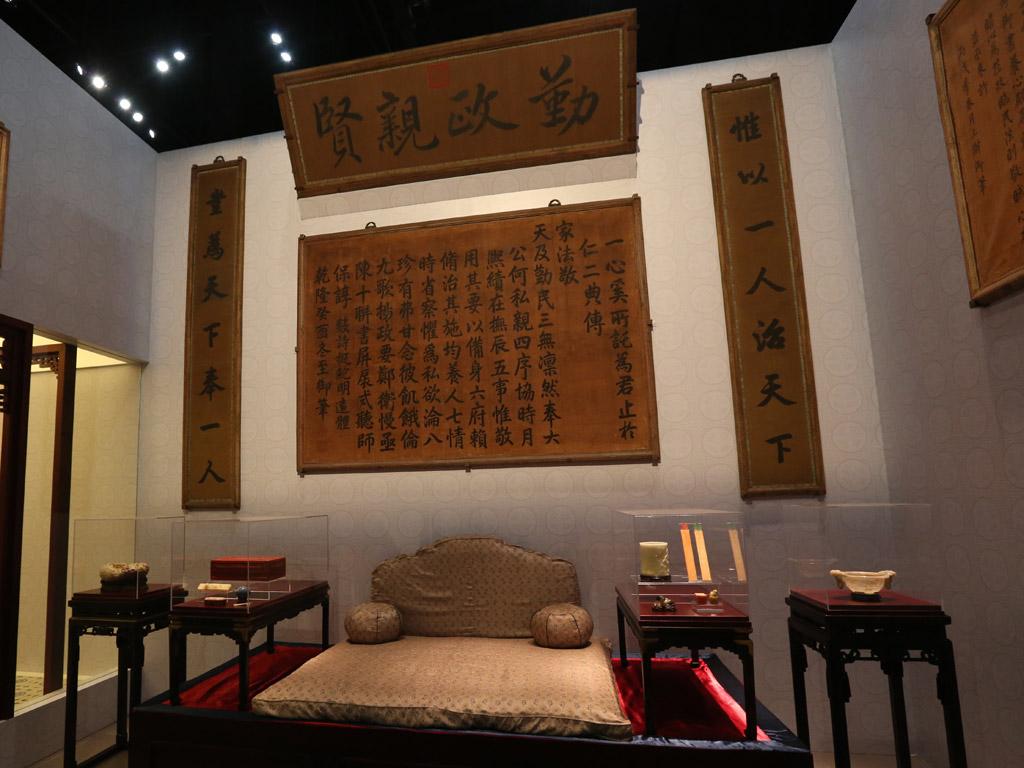 乾清宫正大光明匾解读_故宫著名匾额涵义_匾额的意思是什么