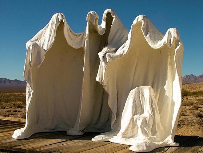 雕刻艺术品欣赏_现代雕塑文化科技融合_现代雕塑非传统材料