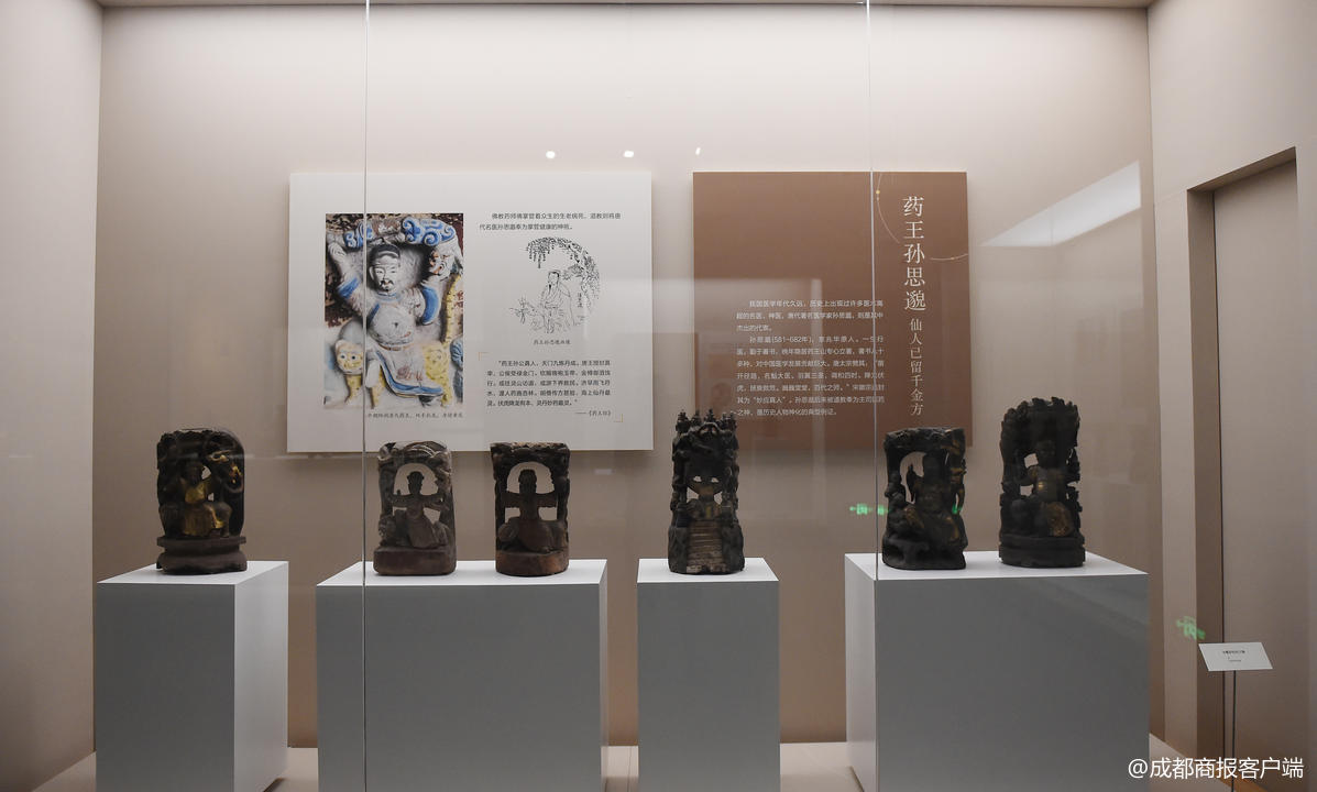 清代四川木雕造像观音像_成都博物馆藏清代四川地区木雕造像展_成都木雕厂加工厂