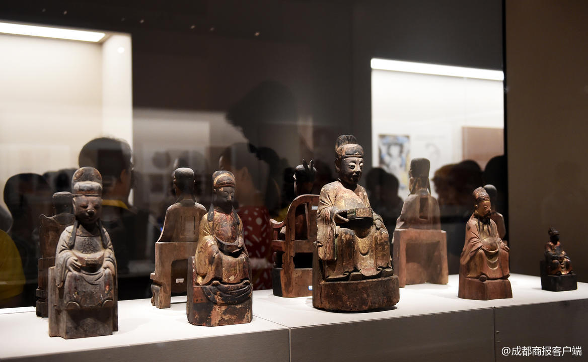 成都博物馆藏清代四川地区木雕造像展_成都木雕厂加工厂_清代四川木雕造像观音像