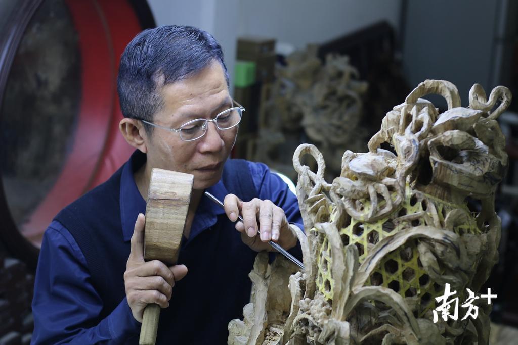 汕头木雕艺术工作室 何汉林 木雕作品创作过程_木雕厂