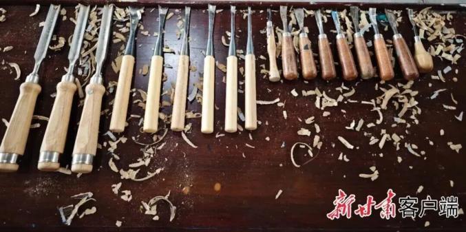 梧桐木手工艺术刻字牌匾_金川刻字非遗体验中心_实木牌匾定做