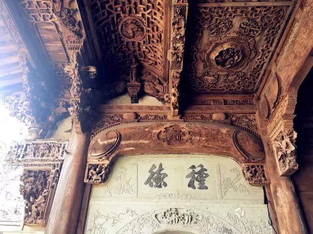 东阳木雕来源和历史_东阳传统营造技艺中的木雕装饰_东阳木雕在建筑上的应用