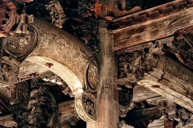 东阳木雕来源和历史_东阳传统营造技艺中的木雕装饰_东阳木雕在建筑上的应用