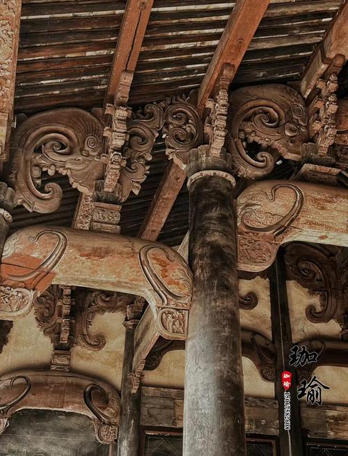 东阳传统营造技艺中的木雕装饰_东阳木雕在建筑上的应用_东阳木雕来源和历史