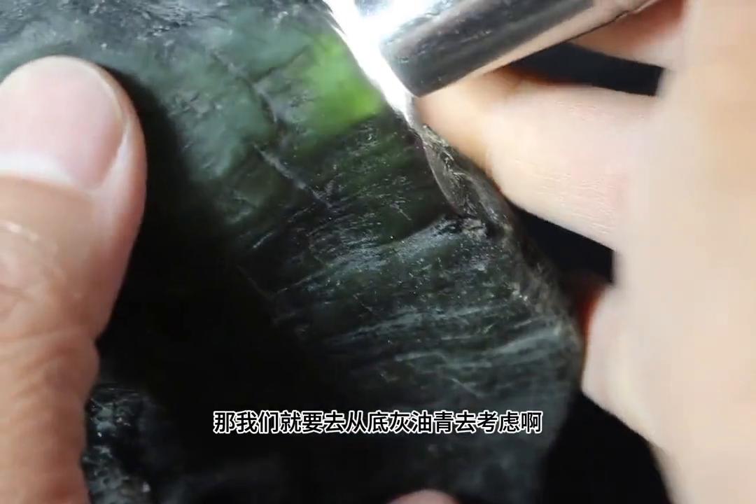 翡翠原石_帝王绿与老油青鉴别_格音角场口翡翠原石