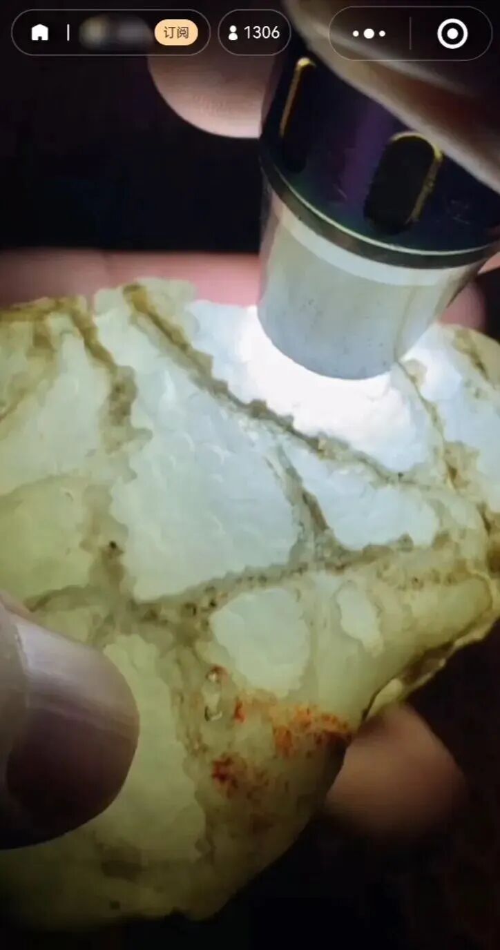 翡翠原石_直播间缅甸人演戏_翡翠直播骗局