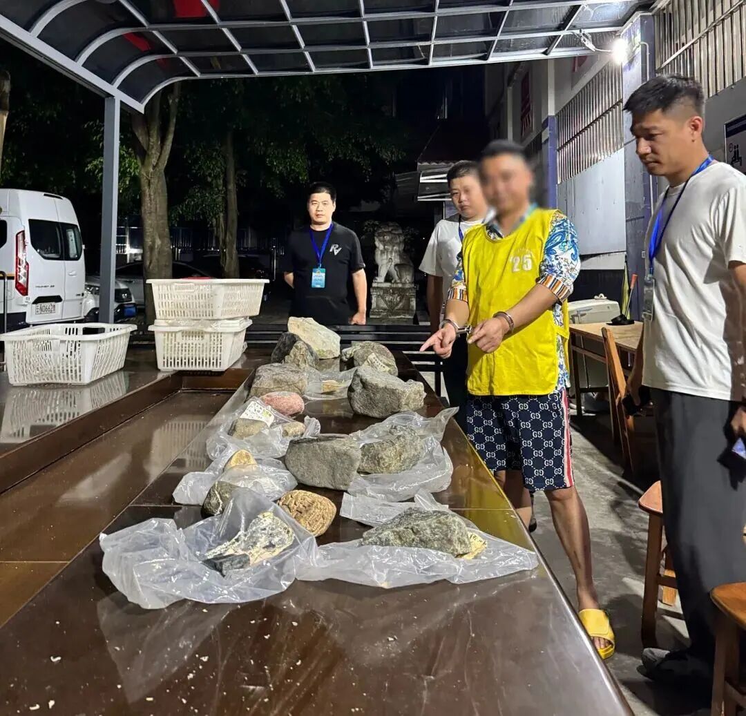 直播间缅甸人演戏_翡翠原石_翡翠直播骗局