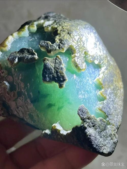 翡翠原石_网络直播玉石诈骗案_主播被抓翡翠原石骗局