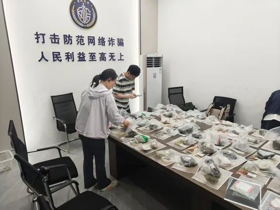 主播被抓翡翠原石骗局_翡翠原石_网络直播玉石诈骗案