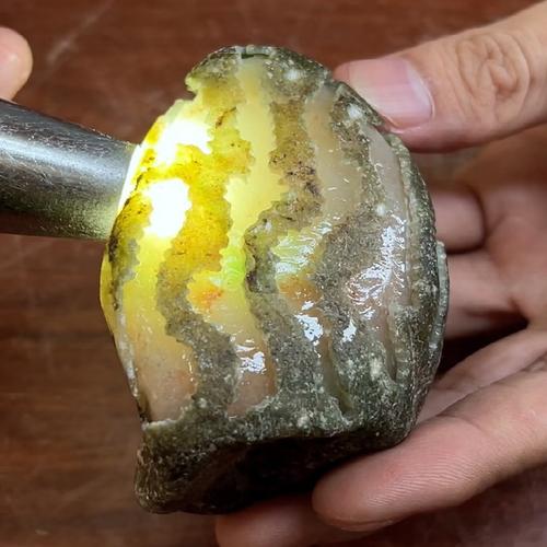 主播被抓翡翠原石骗局_网络直播玉石诈骗案_翡翠原石