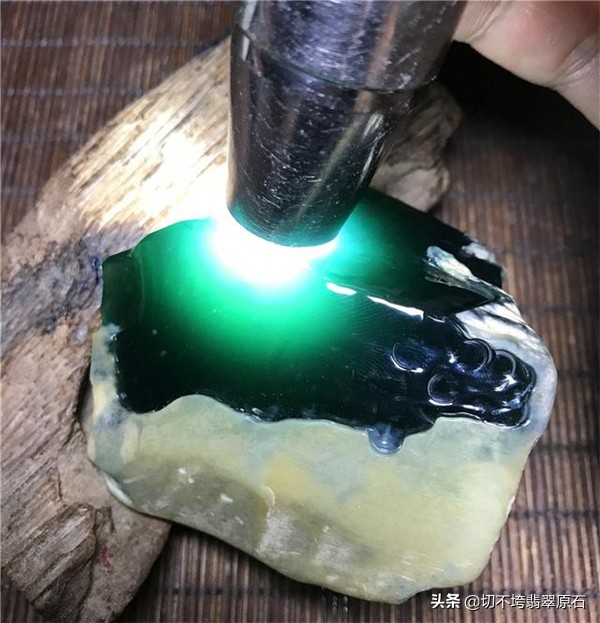 赌石皮壳翻砂学问砂细肉细_翡翠原石_翡翠皮壳砂发与肉质关系