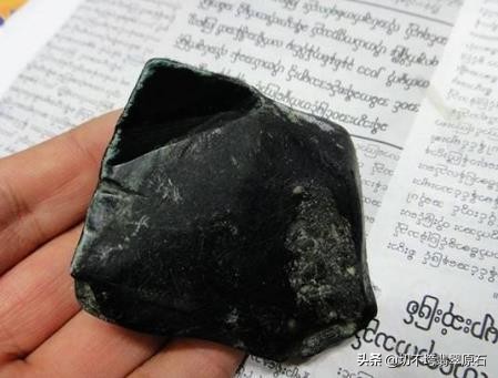 翡翠皮壳砂发与肉质关系_翡翠原石_赌石皮壳翻砂学问砂细肉细