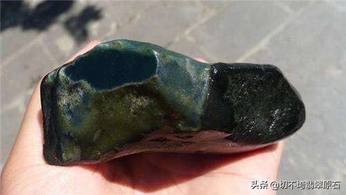 赌石皮壳翻砂学问砂细肉细_翡翠皮壳砂发与肉质关系_翡翠原石